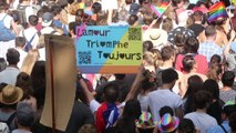 Amour, jeux de mots et provoc' : les slogans hauts en couleurs de la Marche des fiertés à Paris