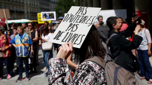 Auteurs en colère : vers un rééquilibrage de la chaîne du livre ?