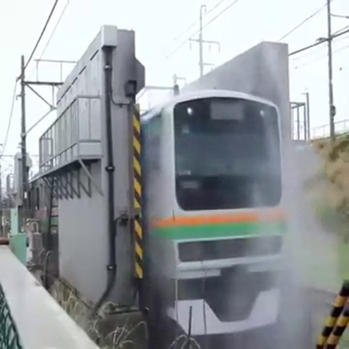Regardez comment sont nettoyés les trains en Inde