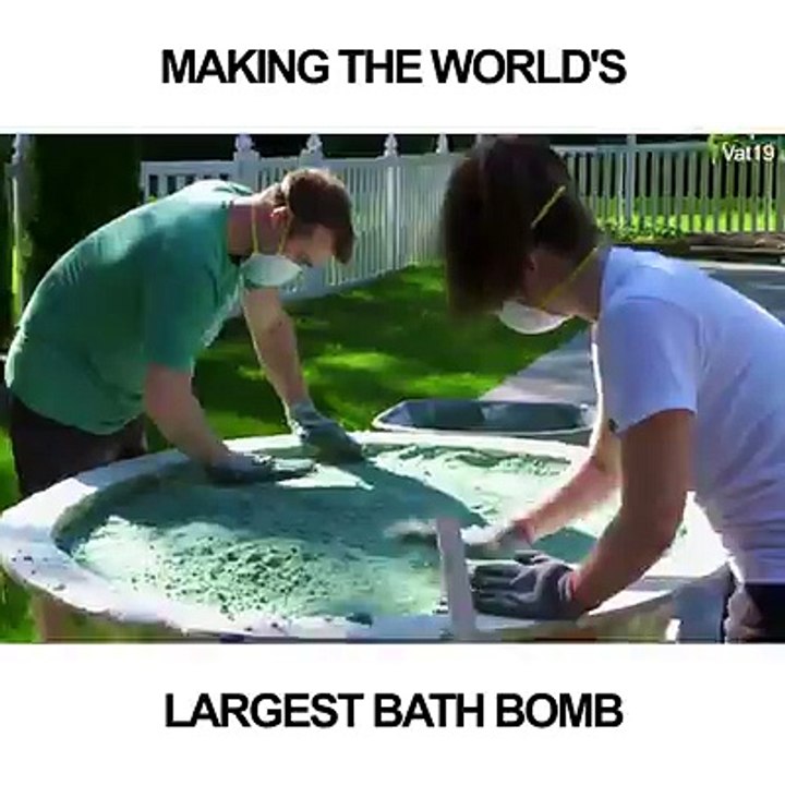 They made and threw a 2000 pound bath bomb into a pool! Credit Vat19
