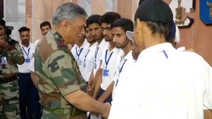 Bipin Rawat ने Delhi में की Kashmiri युवाओं से मुलाकात | वनइंडिया हिंदी