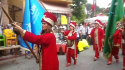 Festivalde Protokol Üyeleri Kadınlardan Oluşan 'Mehteran Takımı' Eşliğinde Yürüdü