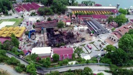 Beykoz'daki eski kundura fabrikasında çıkan yangın havadan görüntülendi