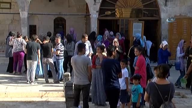 Yks Sınavına Girecek Öğrenciler Balıklıgöl'de Namaz Kılıp Dua Etti