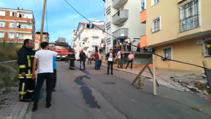 Kocaeli'de İstinat Duvarı Yıkıldı, Vatandaşlar Korkudan Evlerinden Çıkamadı