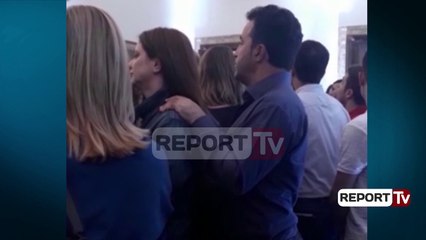 Report Tv - Me duart në qafë, ministri Peleshi s’i ndahet të shoqes
