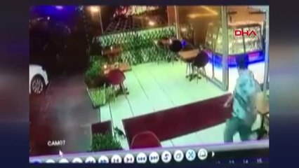 İzmir İzmir'de Yavru Kediye Tekmeli Saldırı Güvenlik Kamerasında