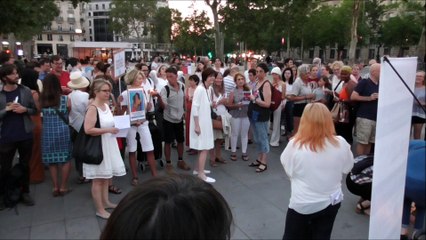 Americans in Paris Hold a Candle Vigil Against Trump's Anti-Migrant Policies