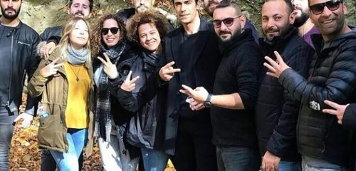 صور حصرية من كواليس مسلسل حب أبيض وأسود siyah beyaz ask