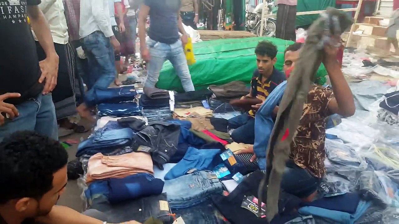 حركة الاسواق في عدن لشراء مستلزمات العيد في صباح رمضان