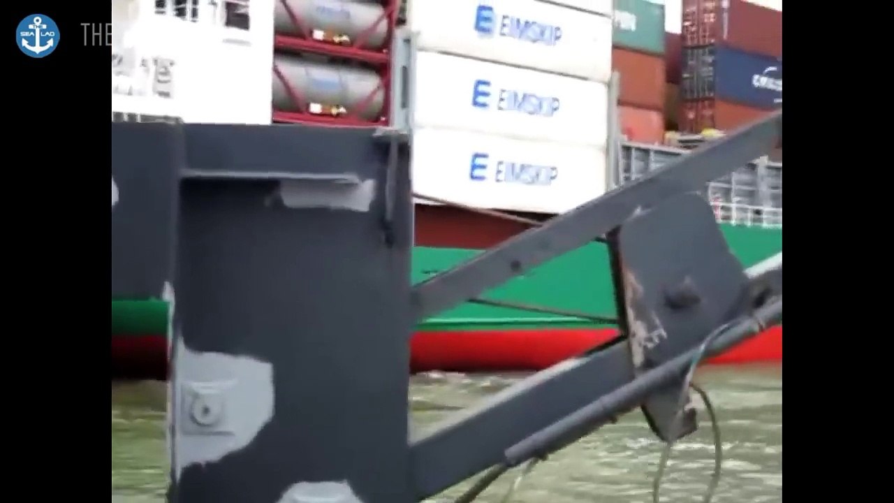 Brutal_Ship_Crash_Compilation