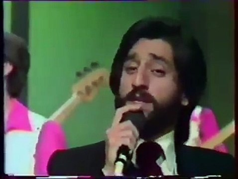 وقتی که من عاشق میشم دنیا برام رنگ دیگه ست...آهنگ گل واژه از آلبوم کوه یخ،از سروده های منصور تهرانی با ملودی دلنشین صادق نوجوکی و تنظیم بسیار زیبای شادروان