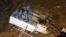Samsun'da Kamyonet Şarampole Yuvarlandı, Yaralanan Sürücü Kaçtı