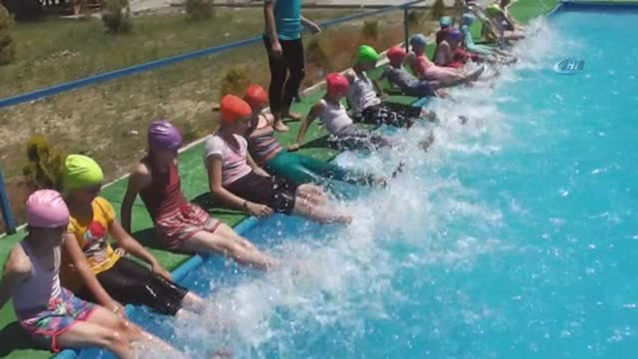 Malazgirt Belediyesinden Çocuklar İçin Yüzme Havuzu