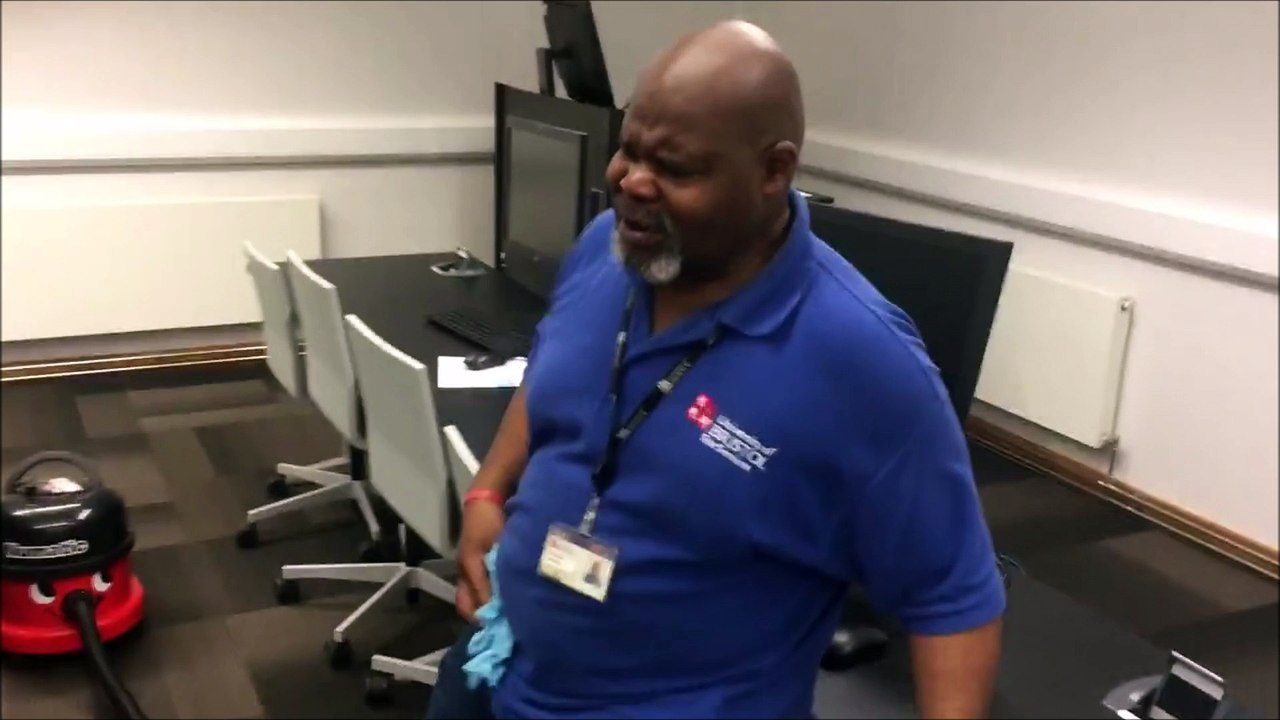 Ces étudiants ont monté une cagnotte pour que l'homme de ménage puisse visiter sa famille en Jamaïque