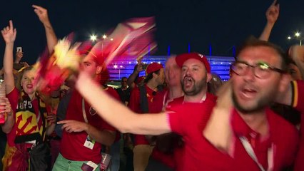 Les supporters anglais et belges célèbrent la qualification