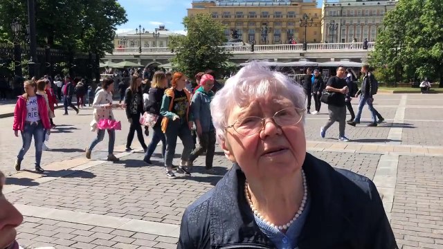 ЧУДО! РУССКИЕ БАБУШКИ ГОВОРЯТ О МЕССИ И РОНАЛДУ