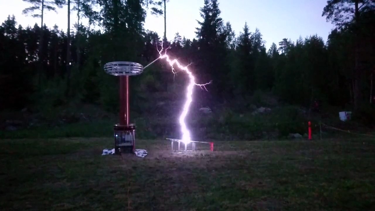 Musique avec une bobine de Tesla
