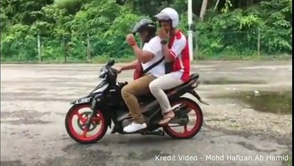 Lawak..Bila Ko Lupa Motor Ada Clutch