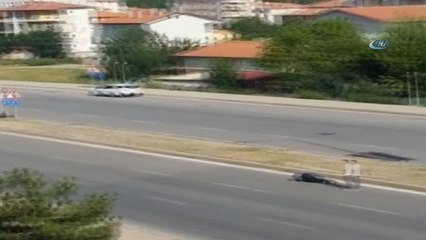 Anayola çıkıp şınav ve mekik çektiler