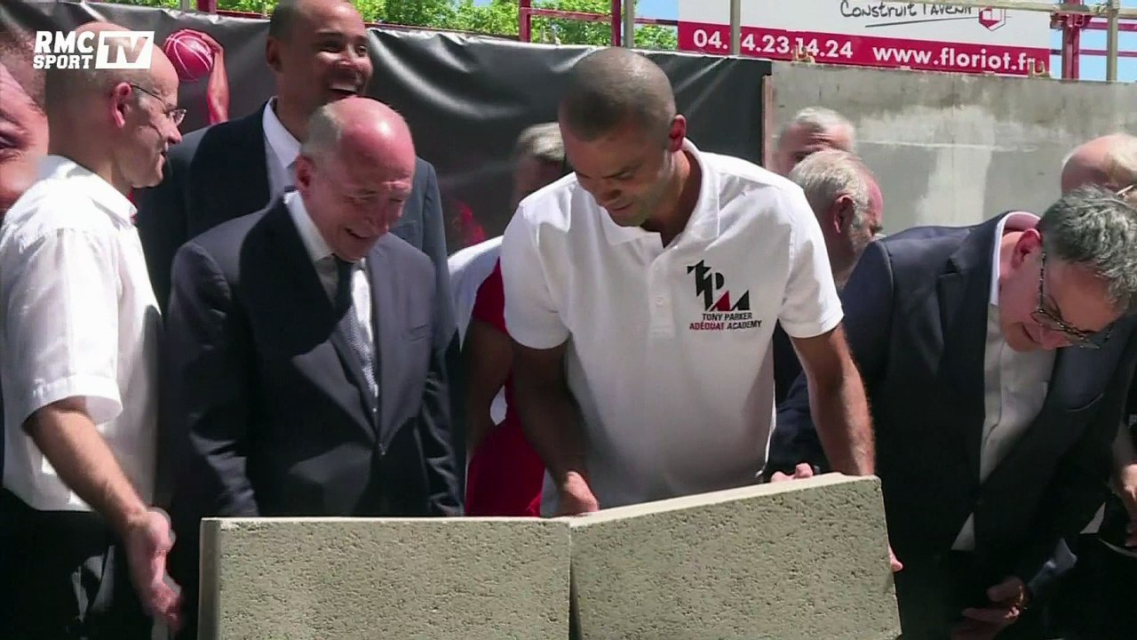 Tony Parker pose la première pierre de la Tony Parker Academy à Lyon