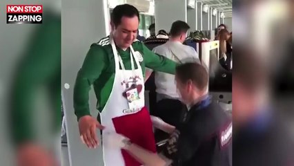 Mondial 2018 : Quand un supporter mexicain trolle un policier à l'entrée d'un stade (vidéo)