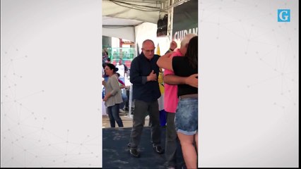 Paulo Hartung se empolga em dancinha em Itaúnas, norte do ES