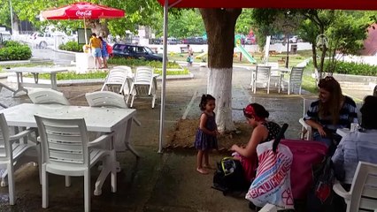 Aniden bastıran yağmur tatilcilerin deniz keyfini bozdu - SİNOP