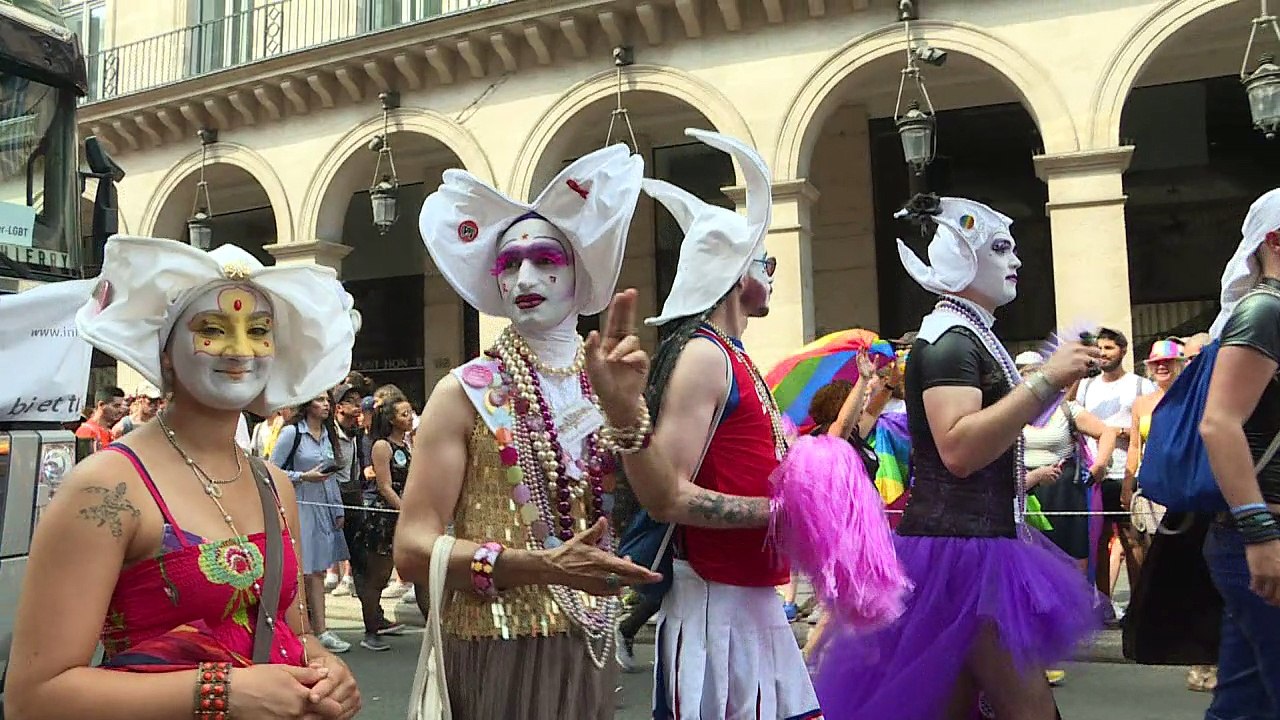 Marche des fiertés à Paris : "Encore des combats"