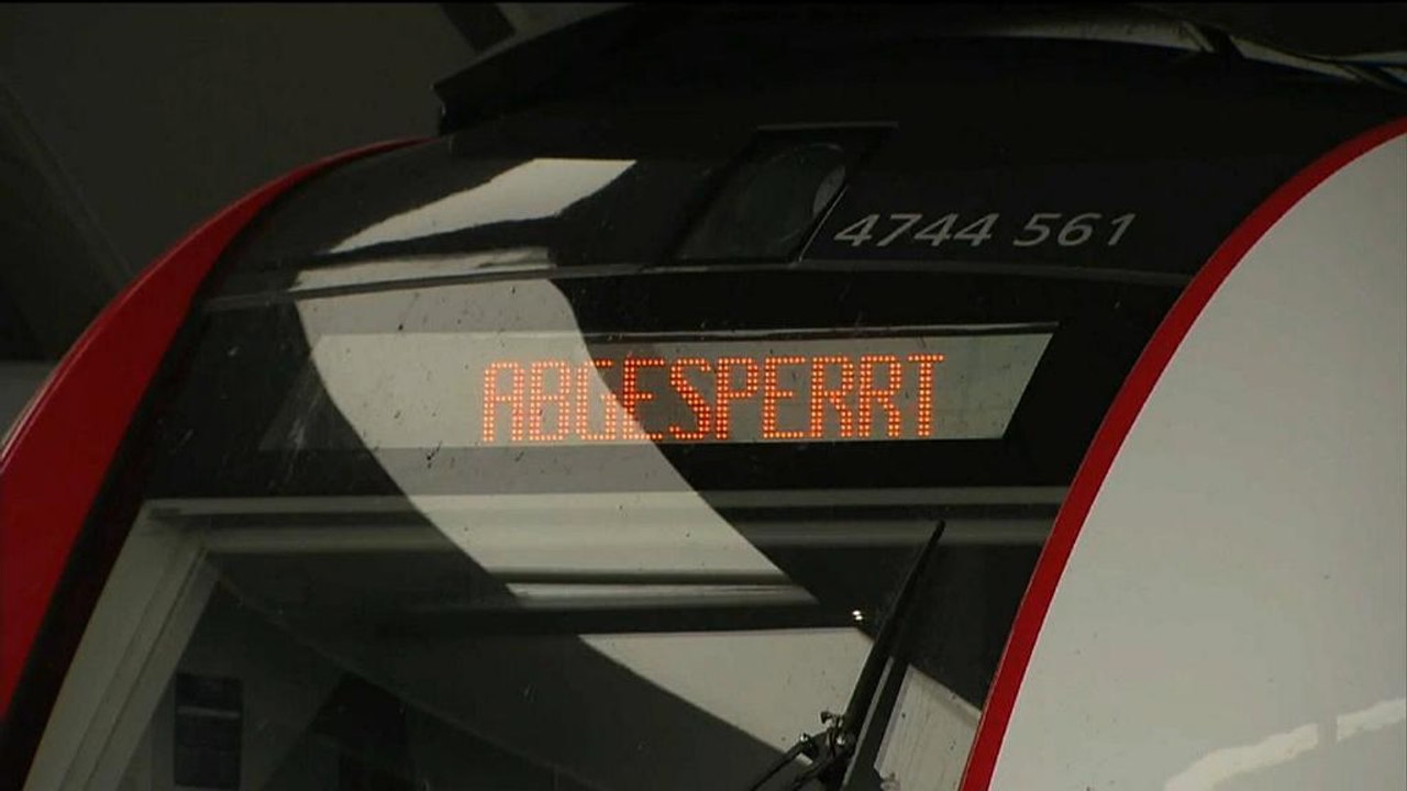 Arbeitszeitverlängerung: Eisenbahner legen Zugverkehr in Österreich lahm