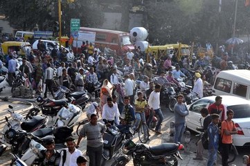 Hindistan'da 8 Yaşındaki Kıza Toplu Halde Tecavüz Edip Boğazını Kestiler