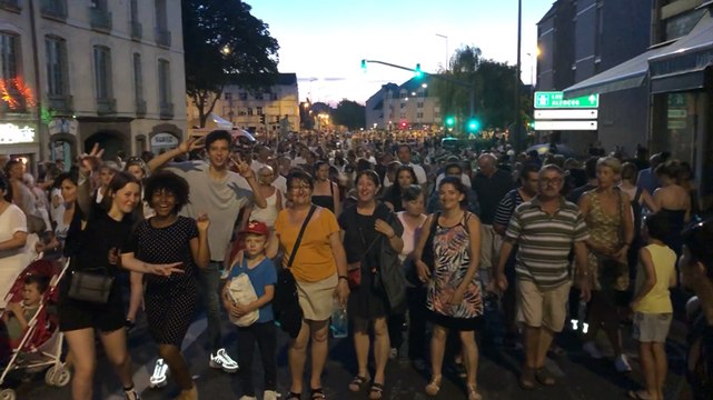 La parade de Le Mans fait son cirque