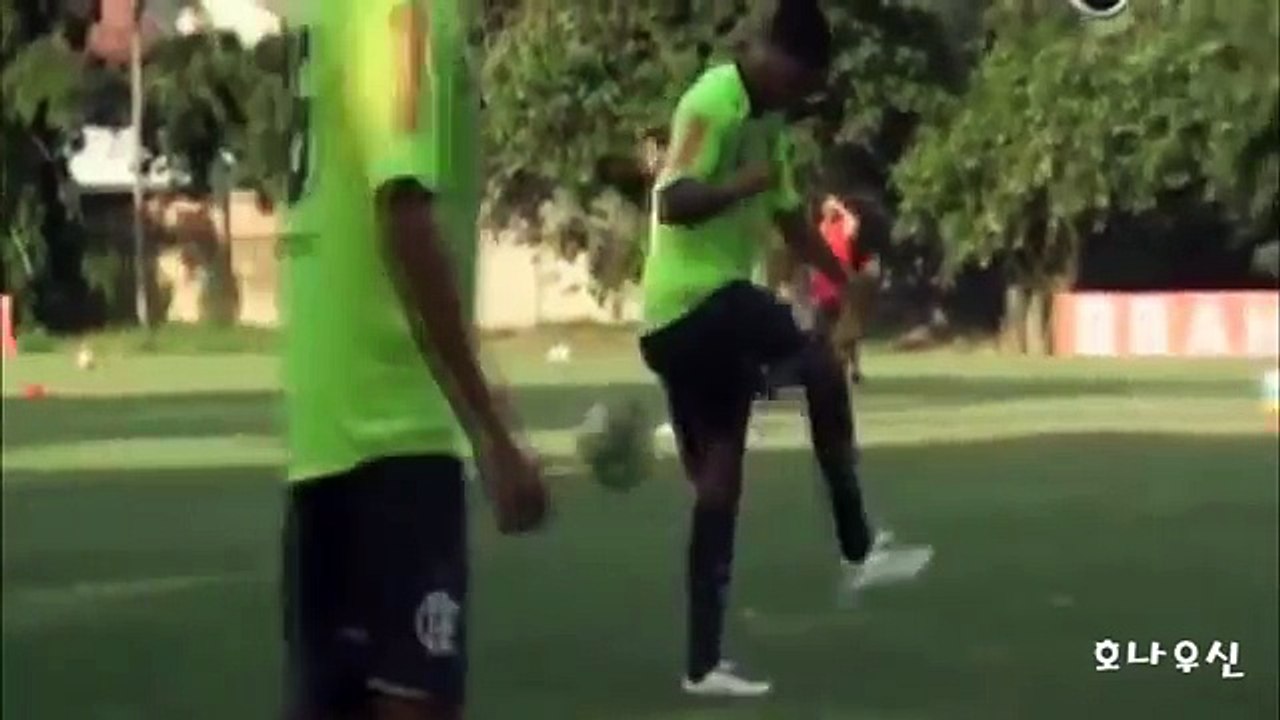 RONALDINHO FREE STYLE--FIFA 2018 practice