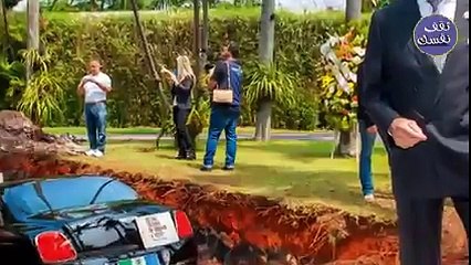 دفن المليونير سيارته الفاخرة بنتلى فى قبره استهزؤوا به فى البداية ولكن عندما عرفوا السبب صدم الجميع