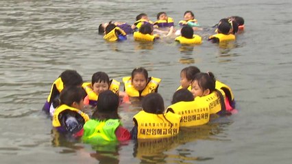 "한강에서 실전처럼 생존수영 배워요" / YTN