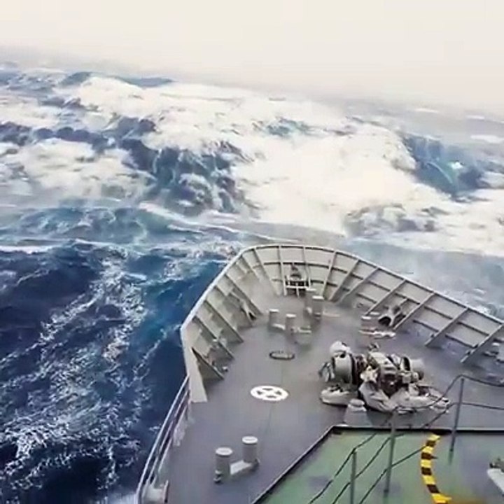 Powerful ocean along Antarctica