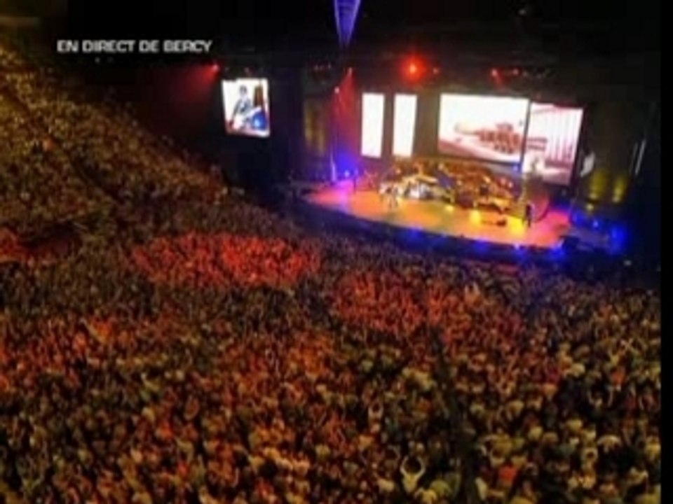 Johnny Hallyday - Amel Bent - Allumer Le Feu (Bercy)