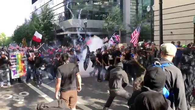 Confrontos em manifestação contra política migratória de Trump