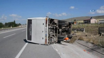 Sivas'ta Tarım İşçilerini Taşıyan Minibüs Devrildi: 27 Yaralı