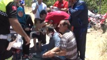 Kazada Yaralanan Çocukları Şemsiyeyle Korudular... Elazığ'da Trafik Trafik Kazası: 9 Yaralı
