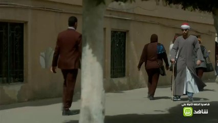لمعي ينتحل شخصية شيخ ضرير بطريقة كوميدية