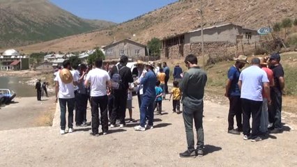 Van Gölü'nün Cennet Koyları Ziyaretçilerini Bekliyor