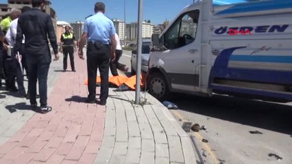 Erzurum Ehliyet Sınavına Giren Kızını Beklerken Kazada Yaşamını Yitirdi