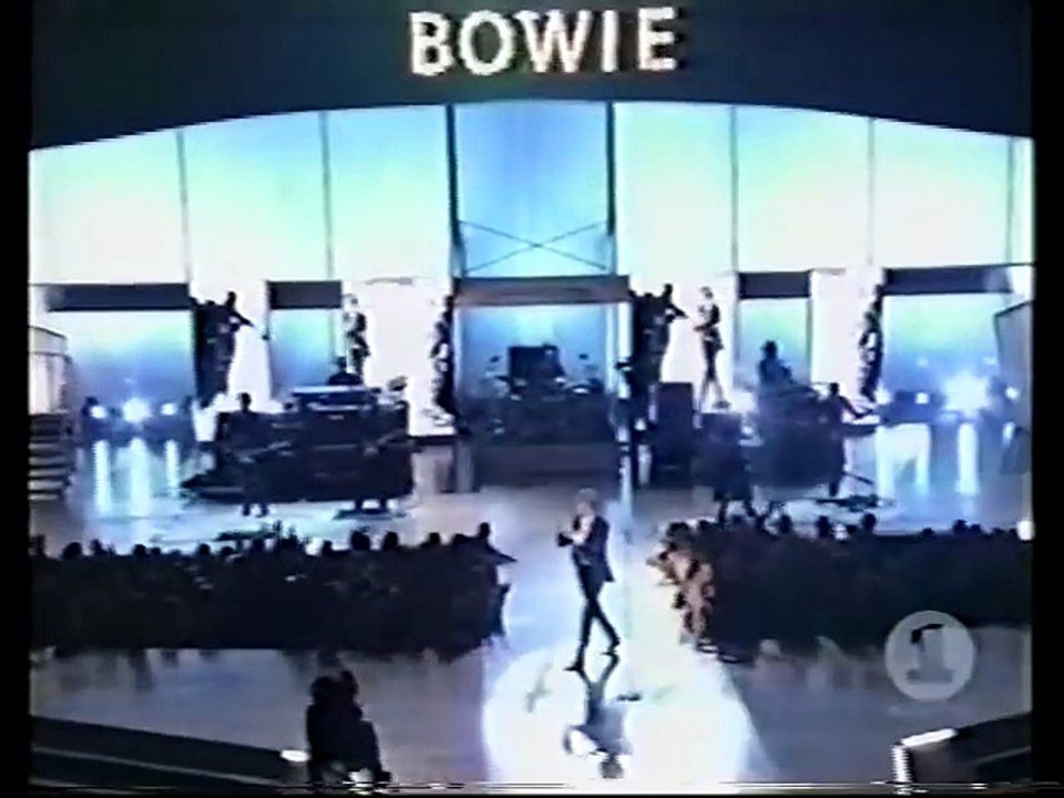 David Bowie - Rebel Rebel & cactus - VH1/Vogue Fashion Awards (NYC, 2002)