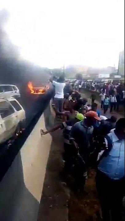 The Video: Petrol Tanker Filled With Fuel Explodes On Otedola Bridge, Lagos-Ibadan Expressway, Over 30+ Cars Piled Up In Traffic Burnt To Ashes And Many People