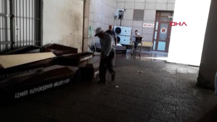 İzmir Yaşlı Çift Evlerinde Öldürüldü, Birlikte Yaşadıkları Oğulları Gözaltına Alındı