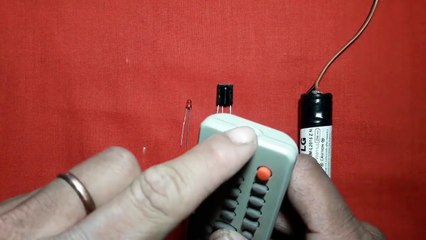 IR SENSOR  कैसे काम करता है   आइये जानते है    HINDI ME