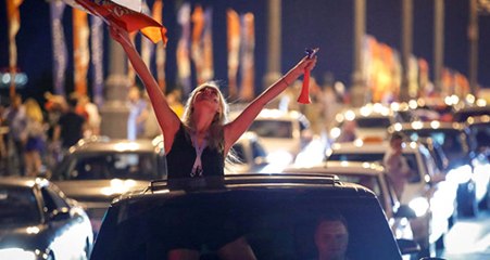 Rus Taraftarlar Çeyrek Finali Moskova Sokaklarında Coşkuyla Kutladı