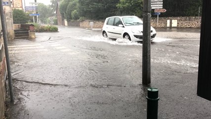 Châteaubriant sous l'orage ce lundi 2 juillet 2018 à 18h25
