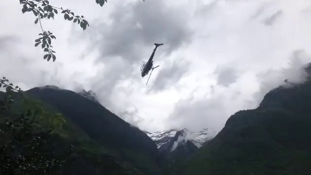Ce pilote d'hélicoptère fait une entrée incroyable en pleine intervention de secours